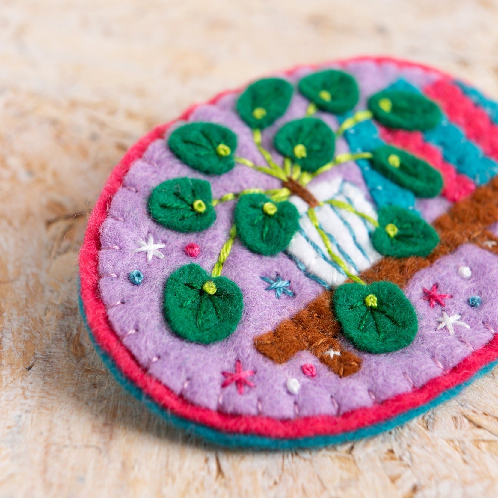 Hawthorn Handmade Vita Flower Brooch Felt Craft Kit