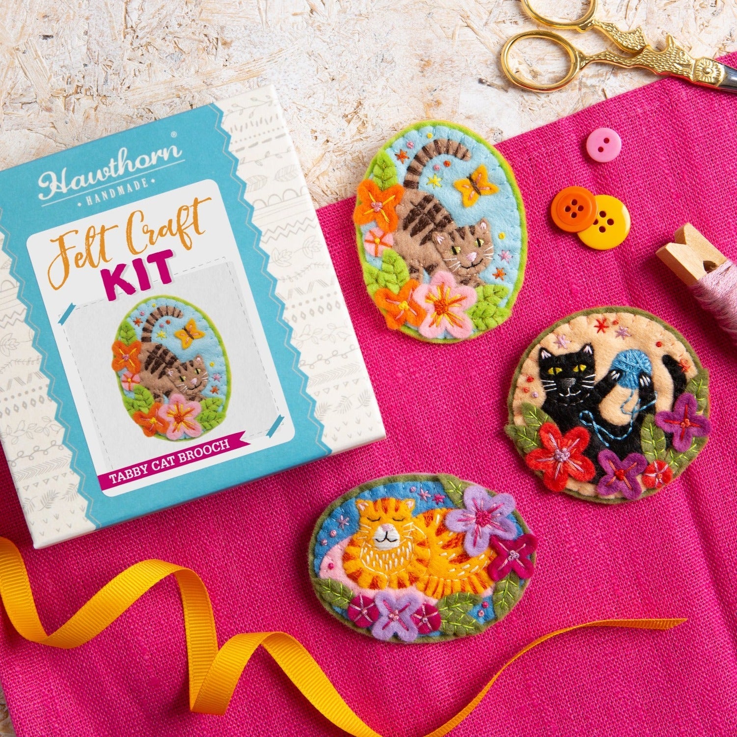 Hawthorn Handmade Black Cat Embroidery Kit - 7in